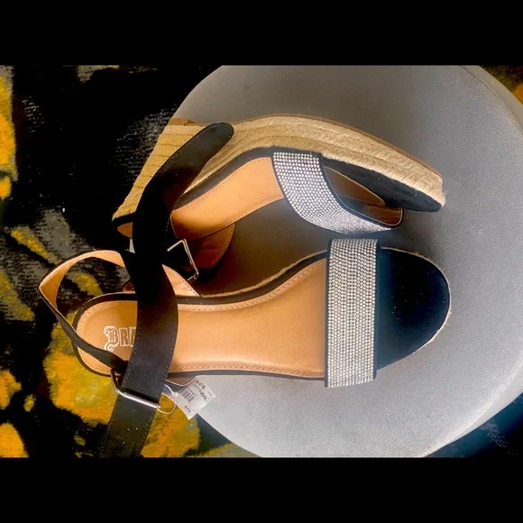 Faux Diamond Studded Wedged Sandals - Picture 2 of 4